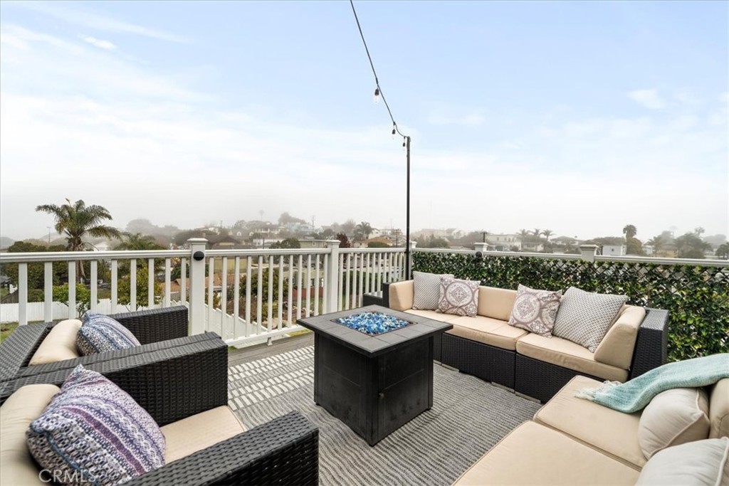 717 W Mariposa Avenue