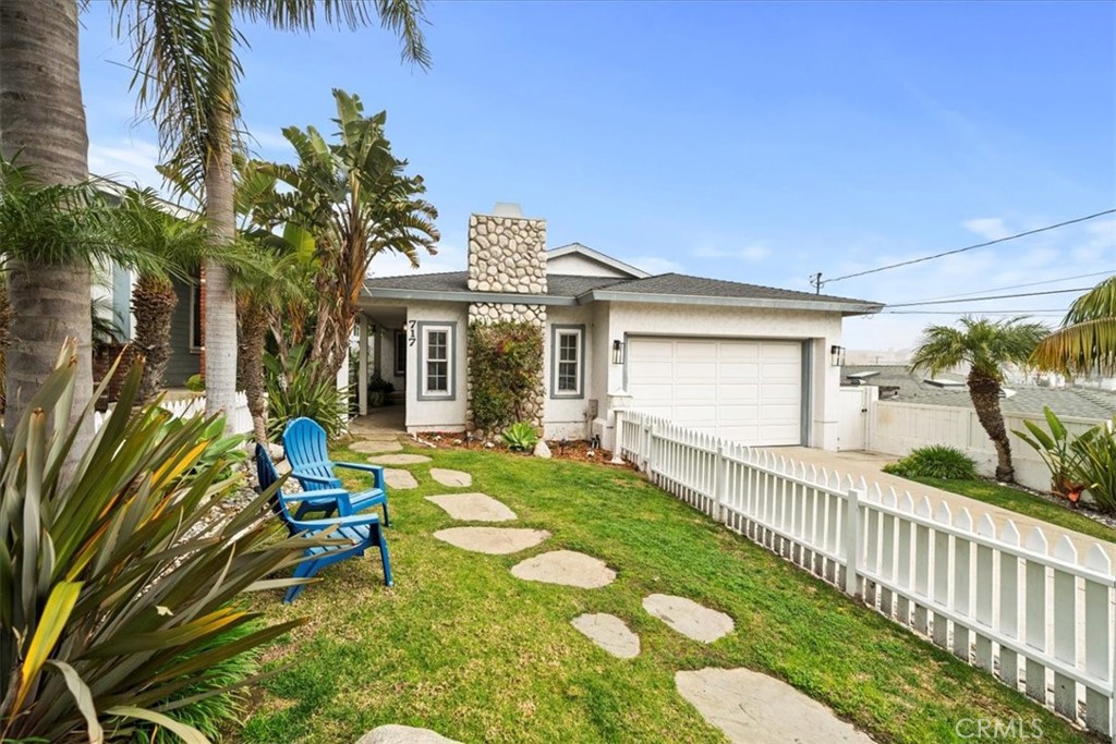 717 W Mariposa Avenue