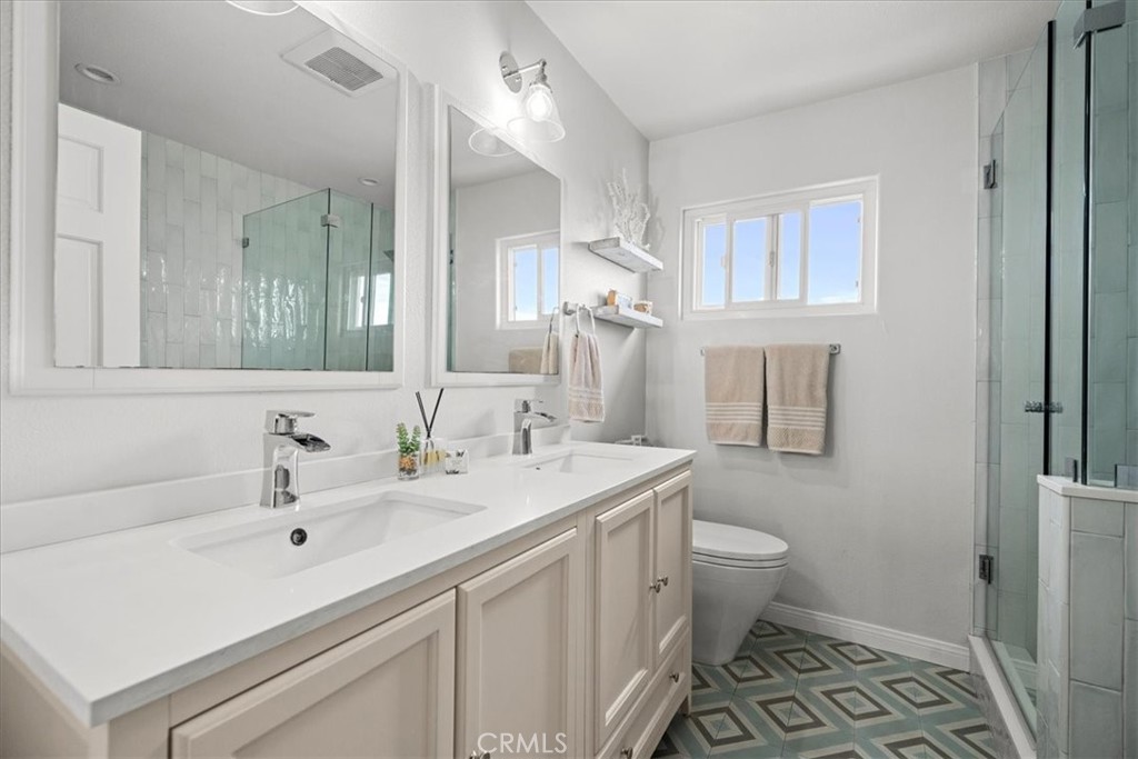 717 W Mariposa Avenue