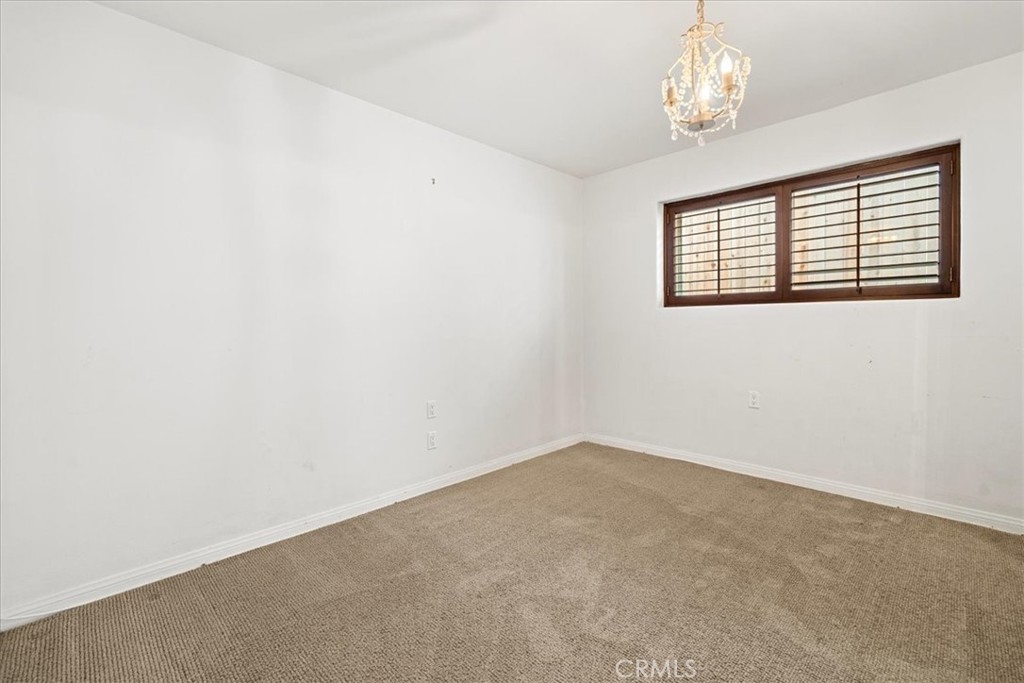 717 W Mariposa Avenue