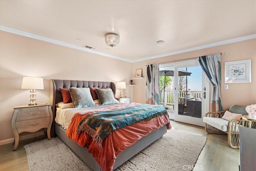 717 W Mariposa Avenue