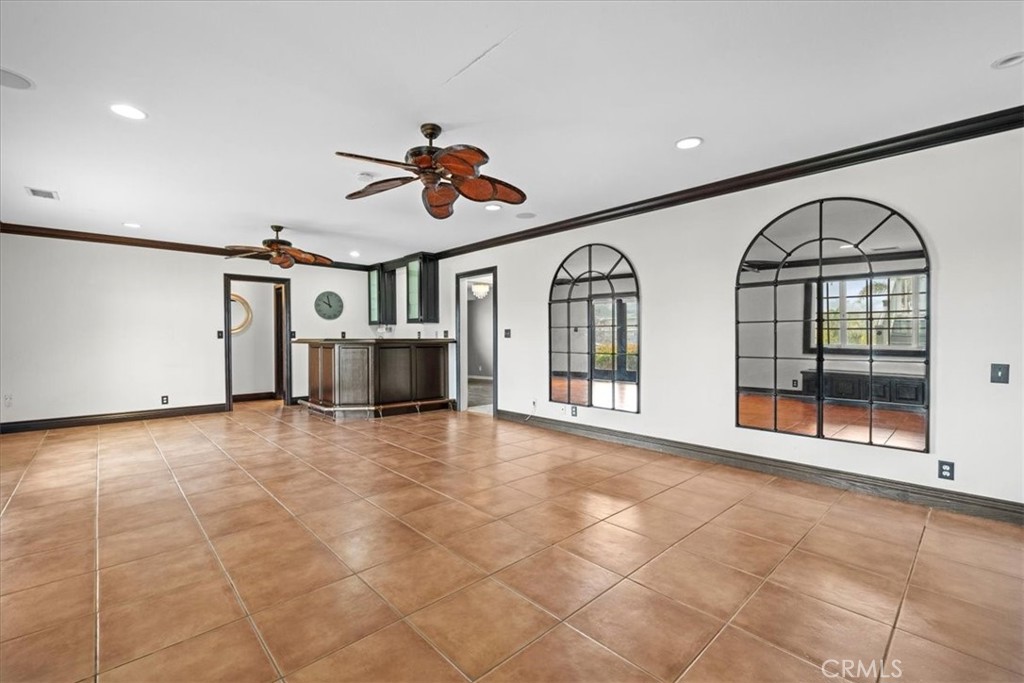 717 W Mariposa Avenue