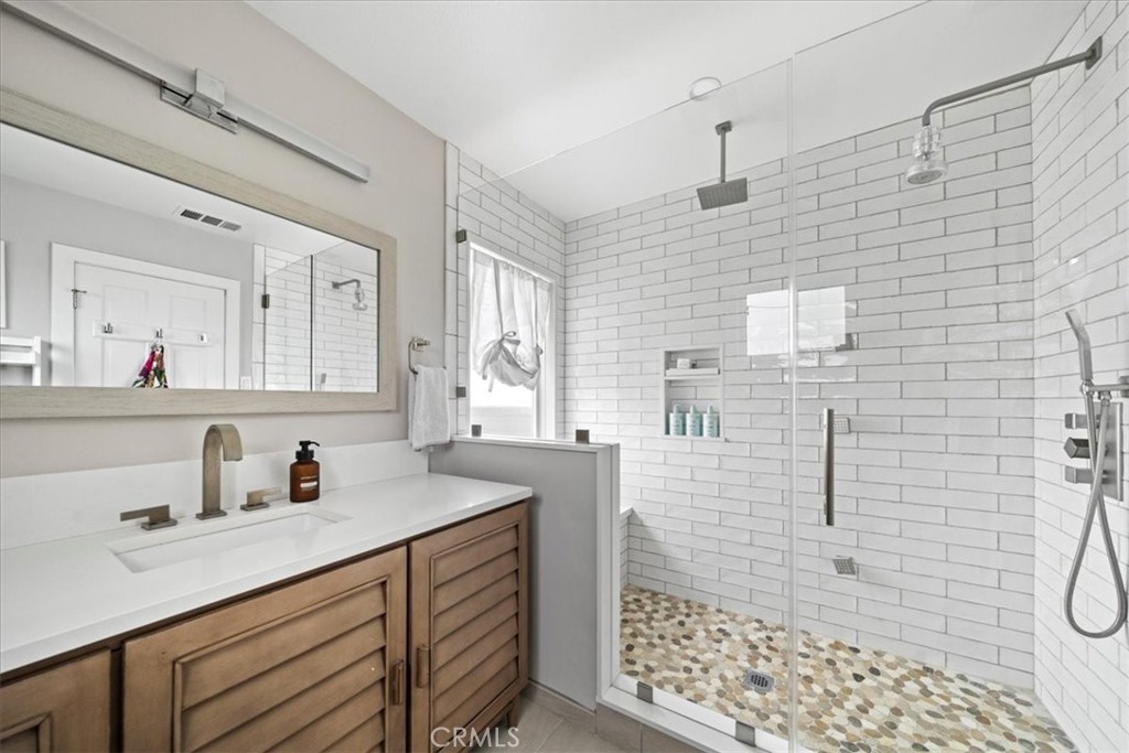 717 W Mariposa Avenue