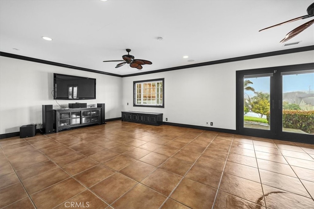 717 W Mariposa Avenue