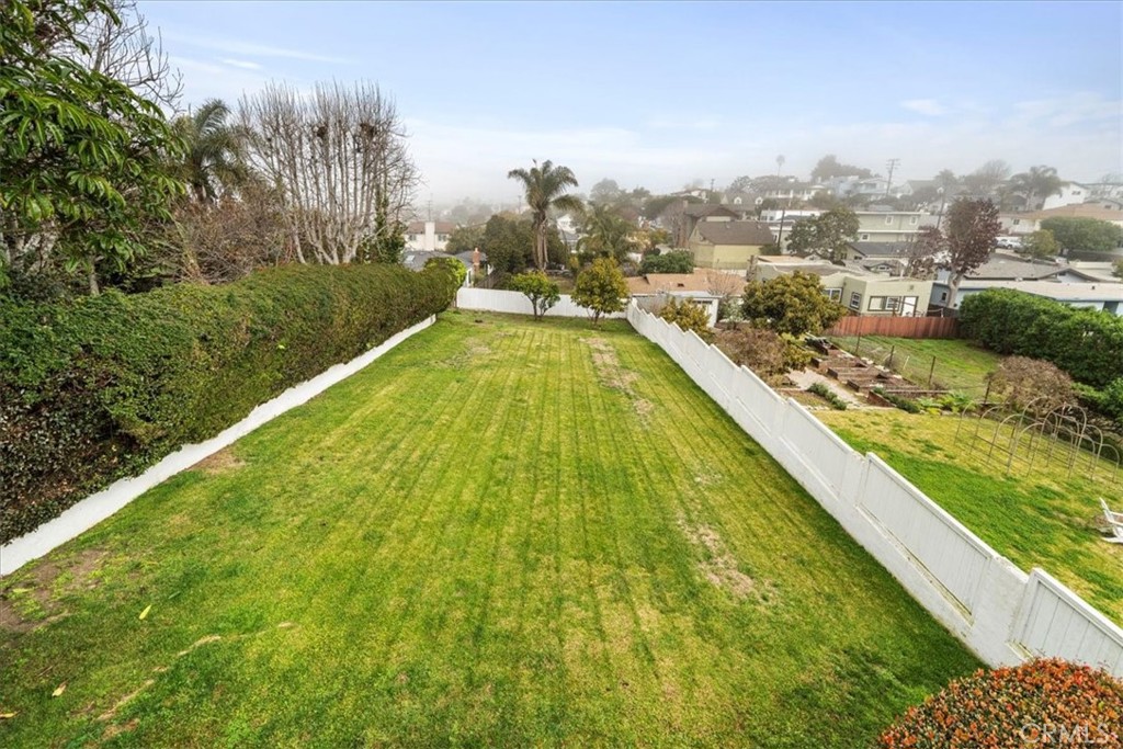 717 W Mariposa Avenue