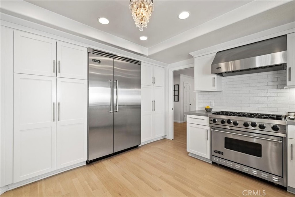 717 W Mariposa Avenue