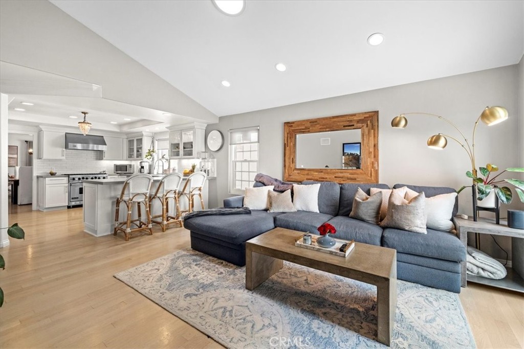 717 W Mariposa Avenue