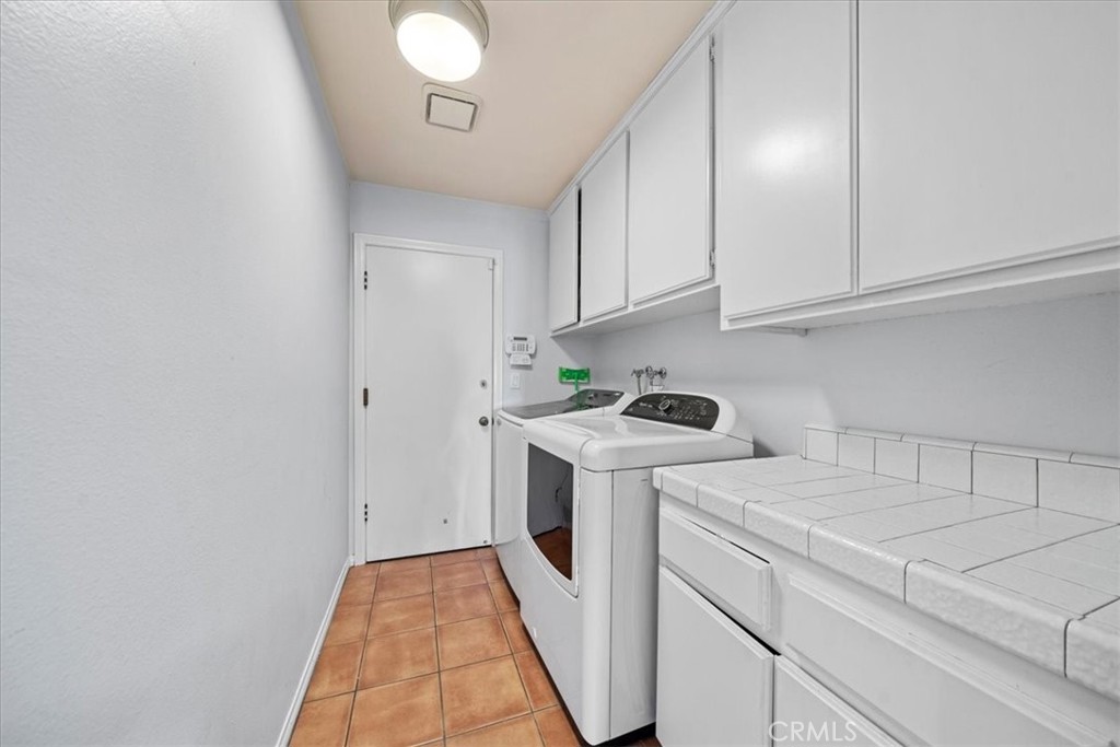 717 W Mariposa Avenue