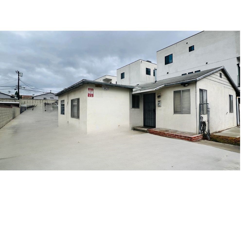 1625 W 208th Street