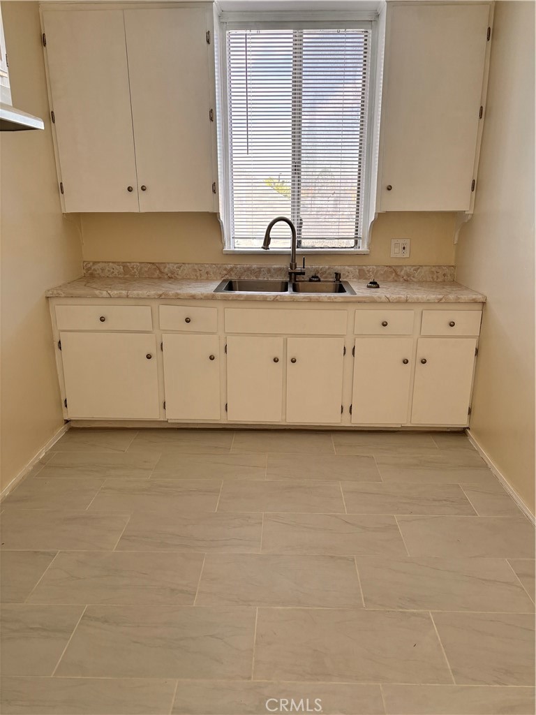 3672 S Western Avenue