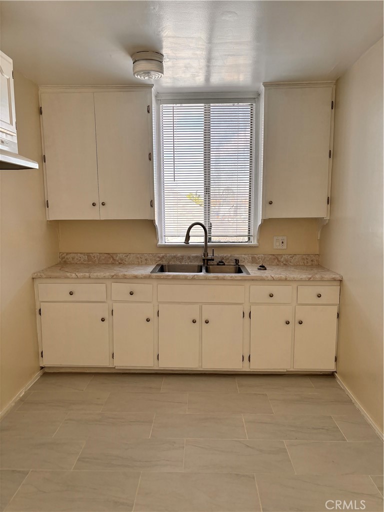 3672 S Western Avenue