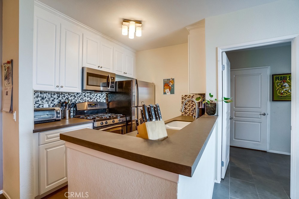 7320 Hawthorn Avenue 409