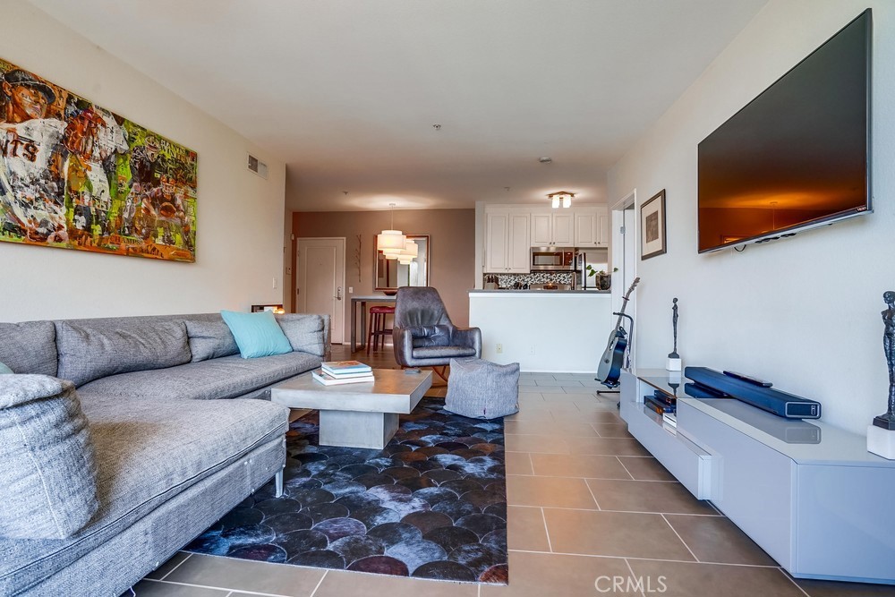 7320 Hawthorn Avenue 409