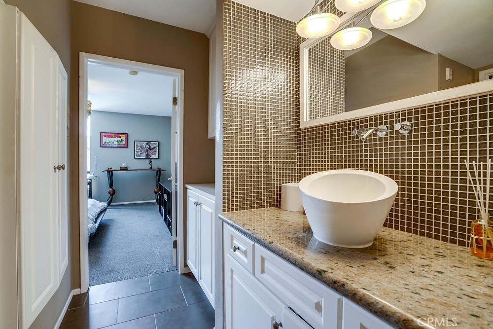 7320 Hawthorn Avenue 409