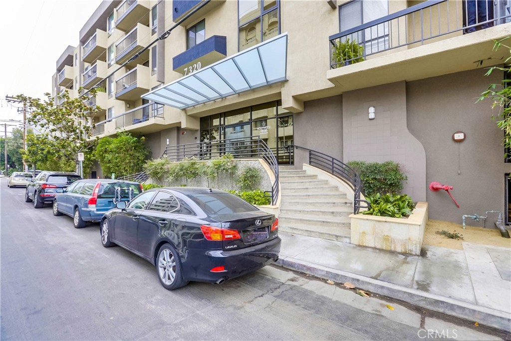 7320 Hawthorn Avenue 409