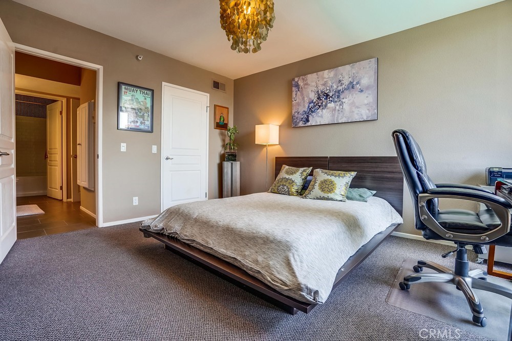 7320 Hawthorn Avenue 409