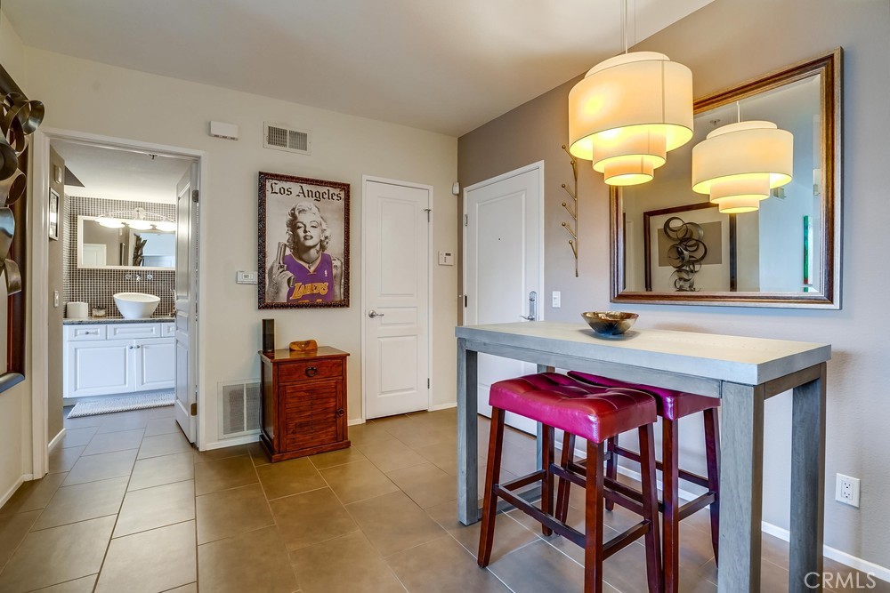 7320 Hawthorn Avenue 409