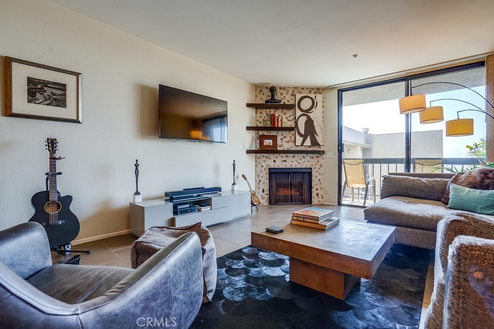 7320 Hawthorn Avenue 409