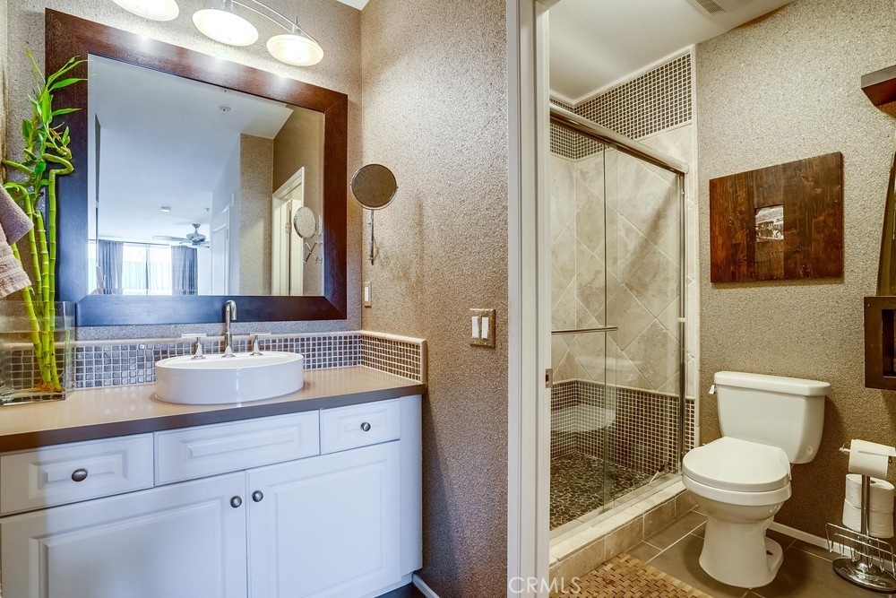 7320 Hawthorn Avenue 409