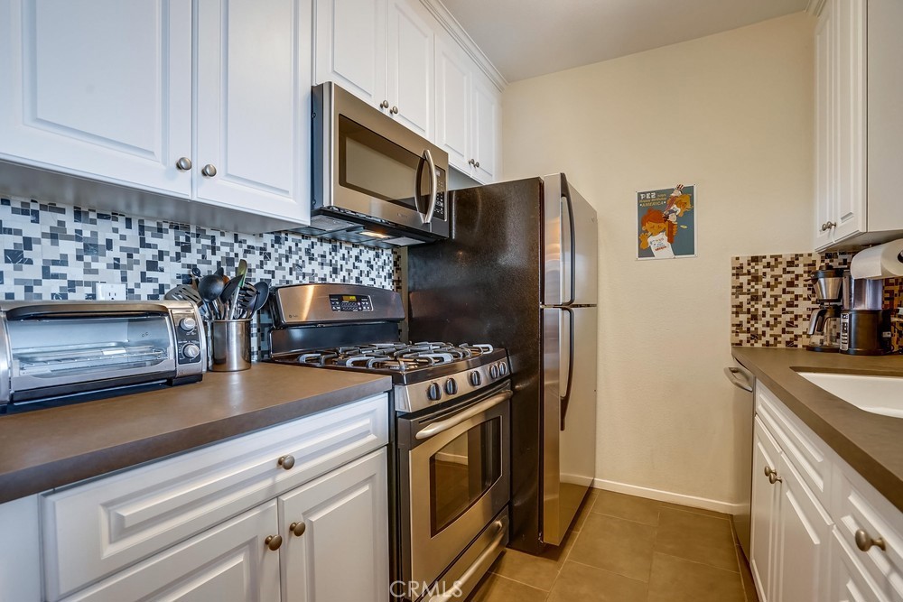 7320 Hawthorn Avenue 409