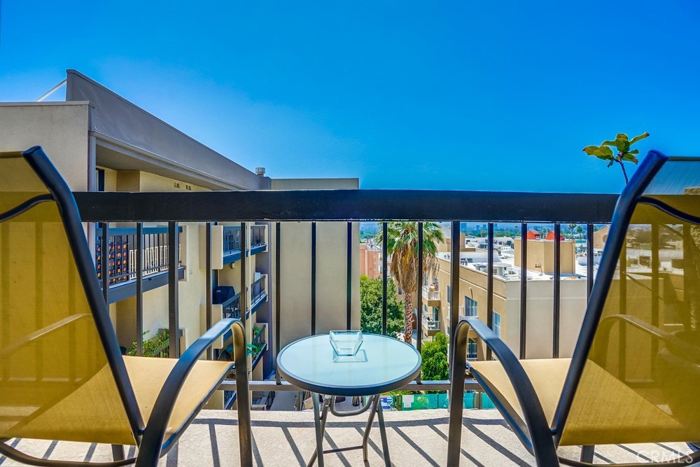 7320 Hawthorn Avenue 409