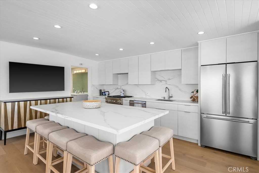 3921 Highland Avenue