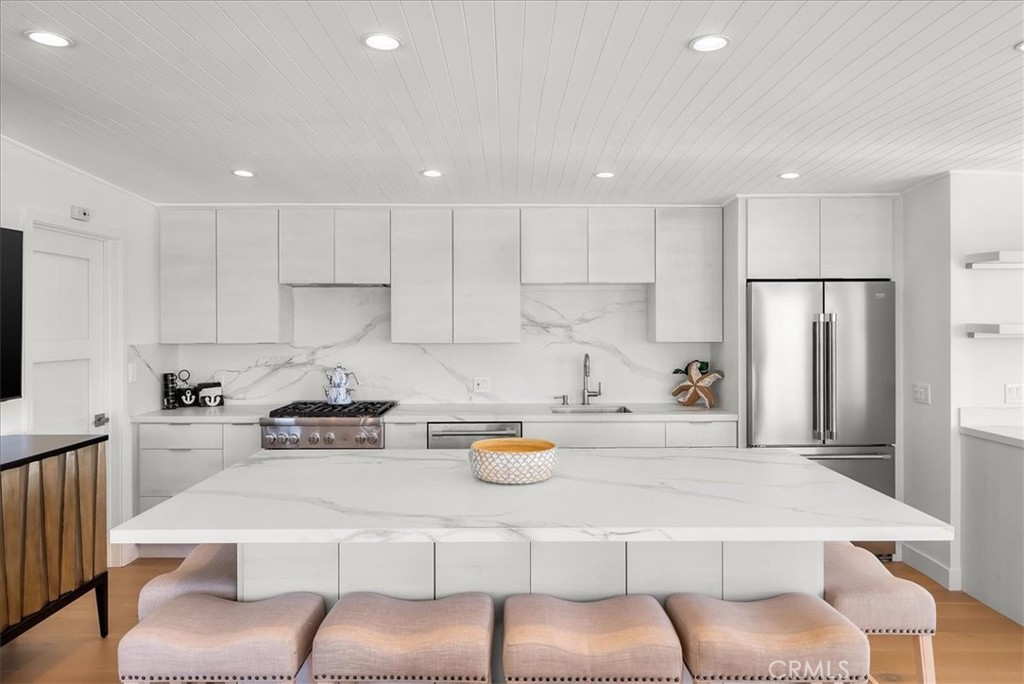 3921 Highland Avenue