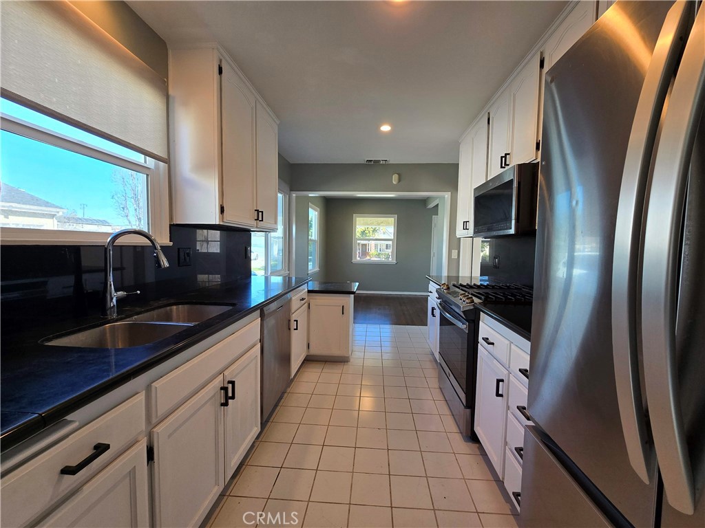 4726 Greenmeadows Avenue