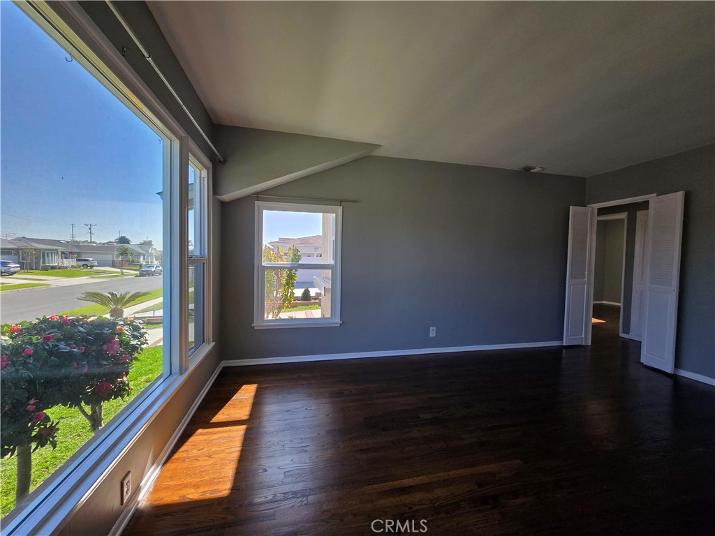 4726 Greenmeadows Avenue