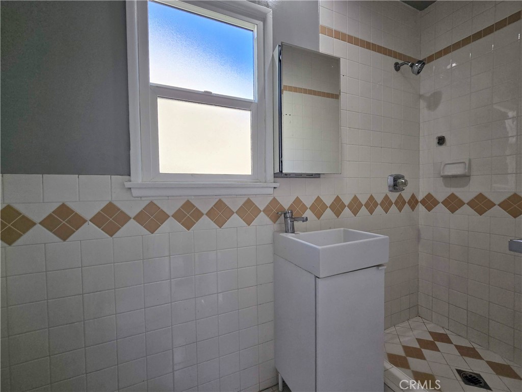 4726 Greenmeadows Avenue