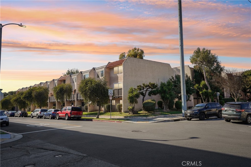 719 N Eucalyptus Ave 15C