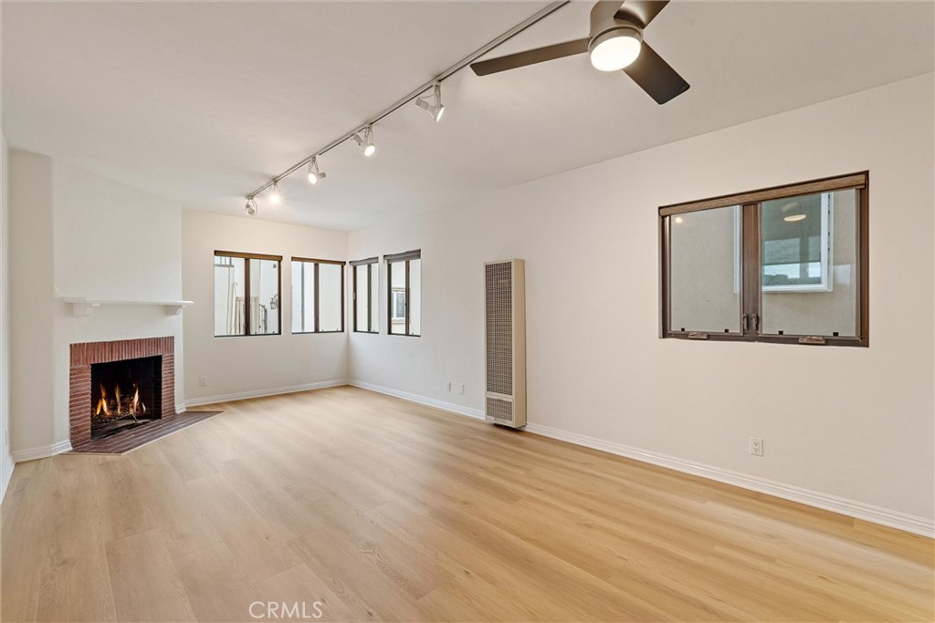 3515 Manhattan Avenue