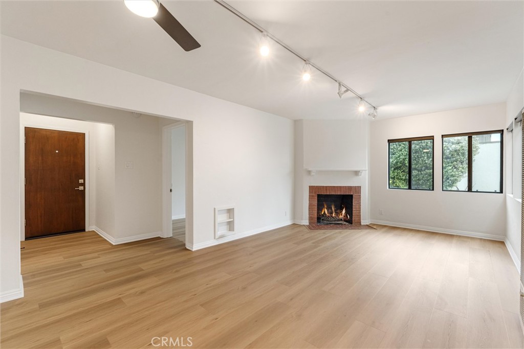 3515 Manhattan Avenue