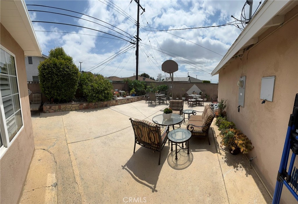 19522 Caney Avenue