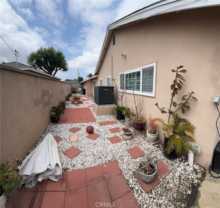 19522 Caney Avenue