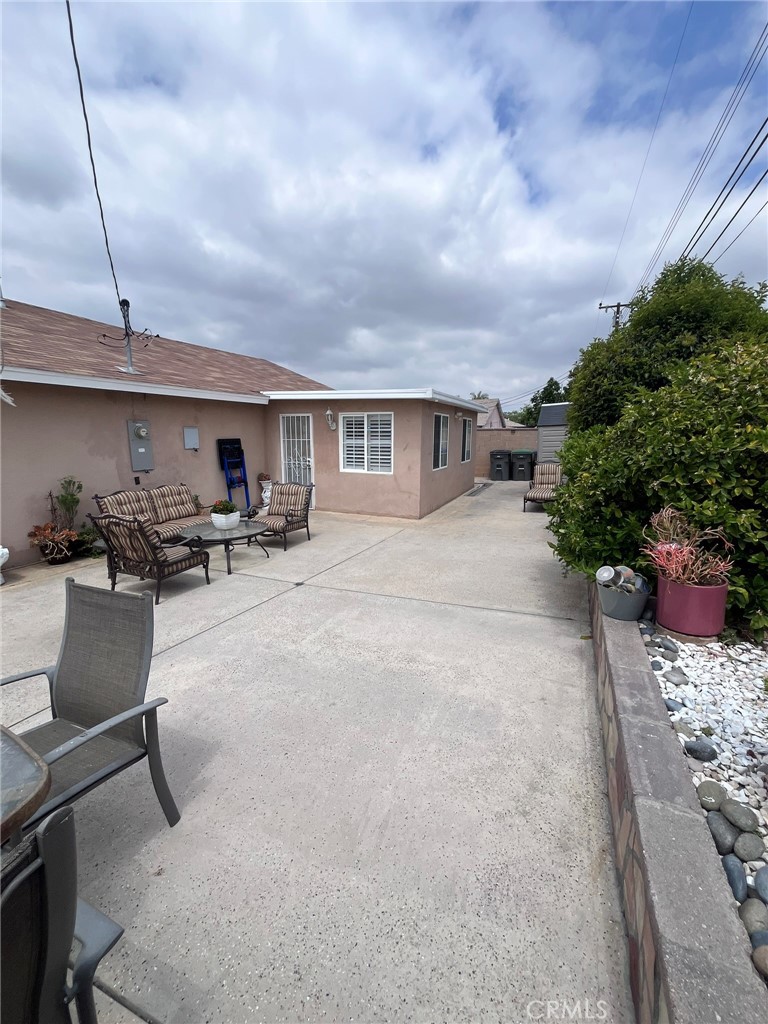 19522 Caney Avenue