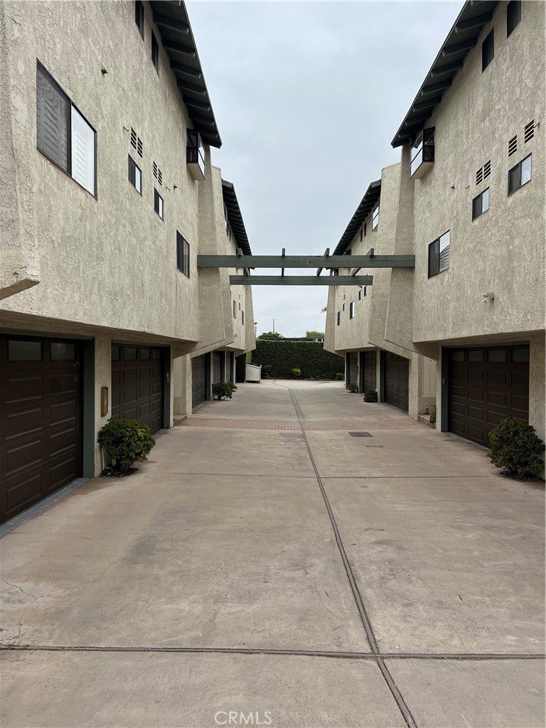 2112 Vanderbilt Lane D