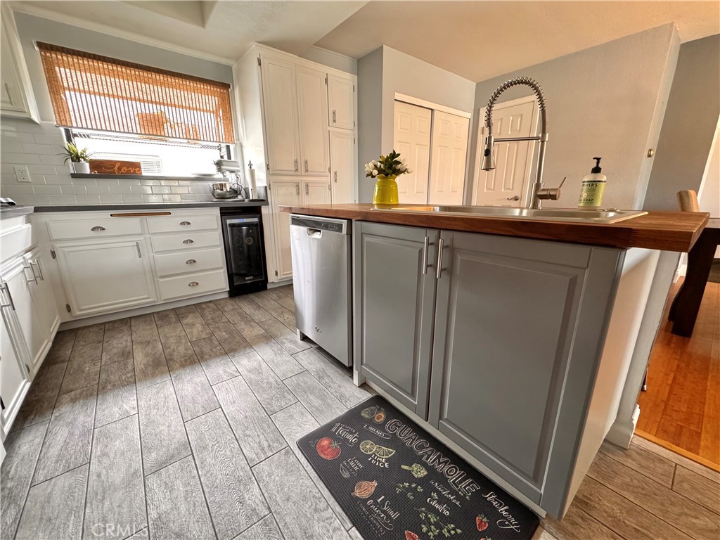 2112 Vanderbilt Lane D