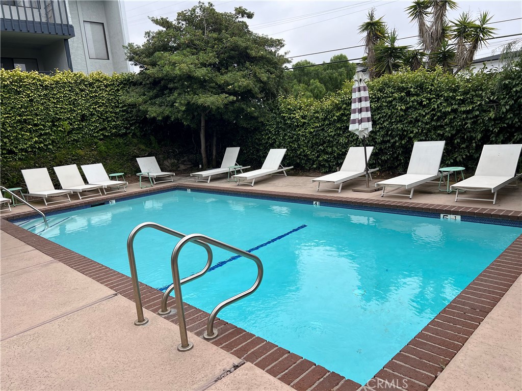 2112 Vanderbilt Lane D