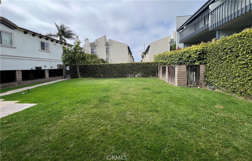 2112 Vanderbilt Lane D