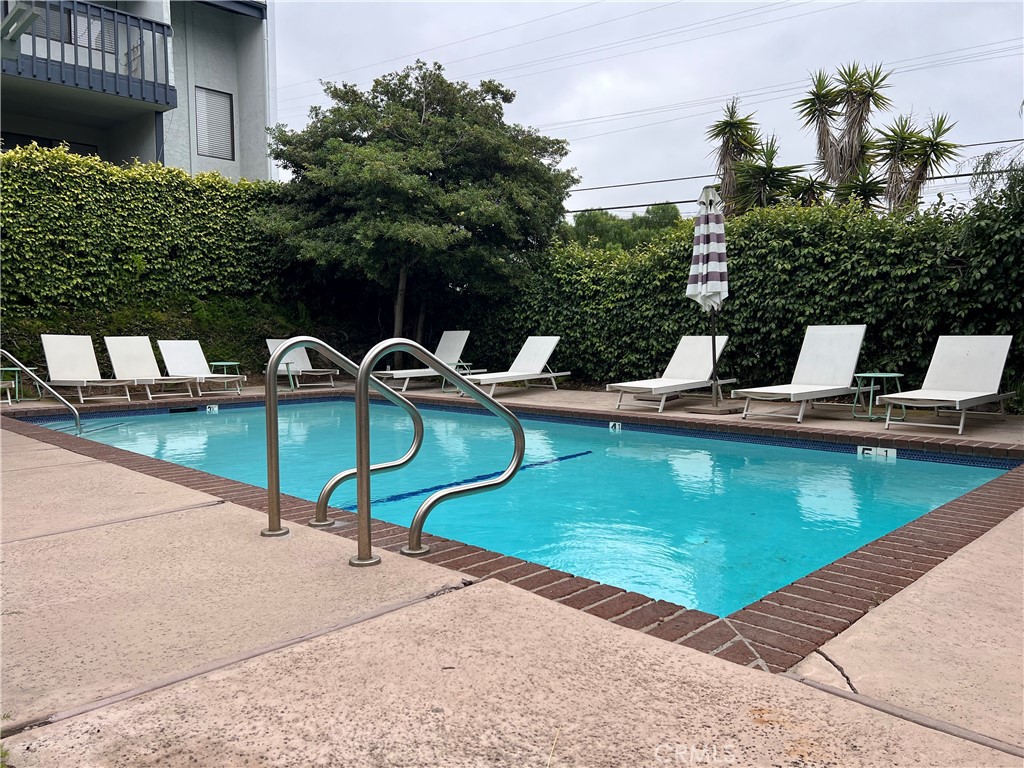 2112 Vanderbilt Lane D