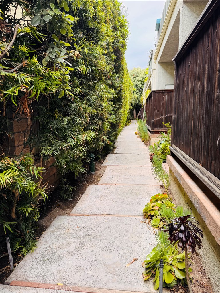 2112 Vanderbilt Lane D