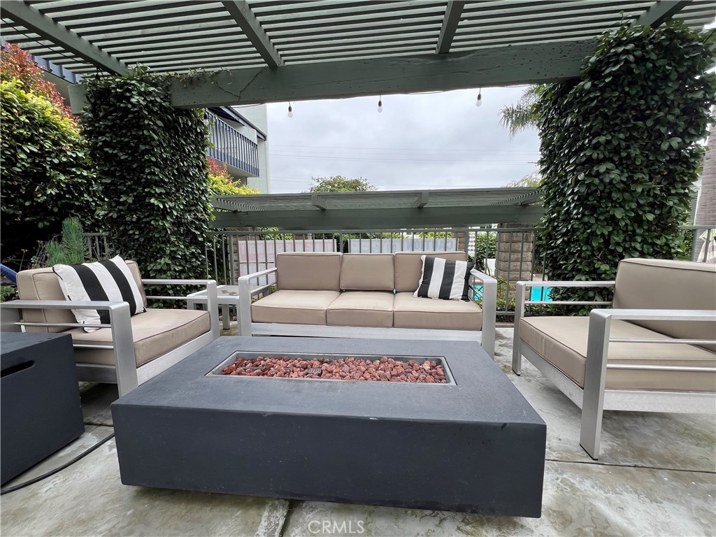 2112 Vanderbilt Lane D