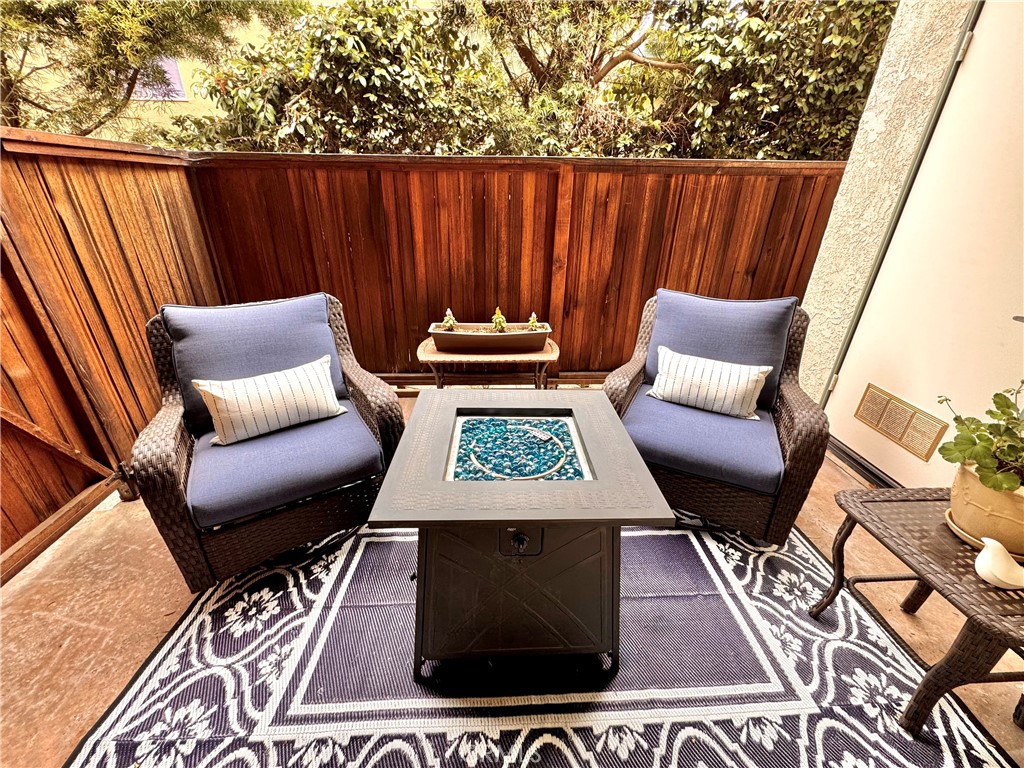 2112 Vanderbilt Lane D