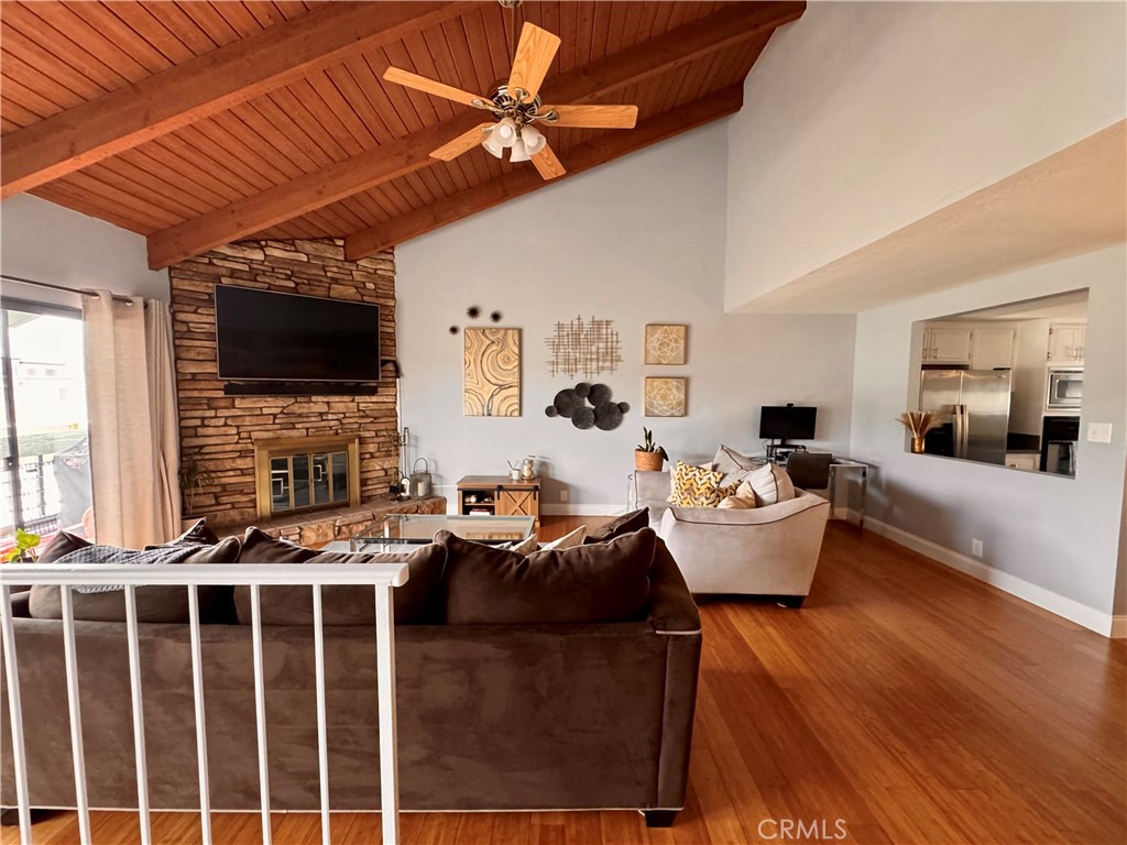 2112 Vanderbilt Lane D