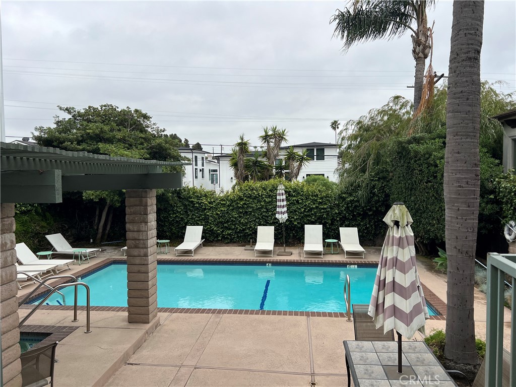 2112 Vanderbilt Lane D