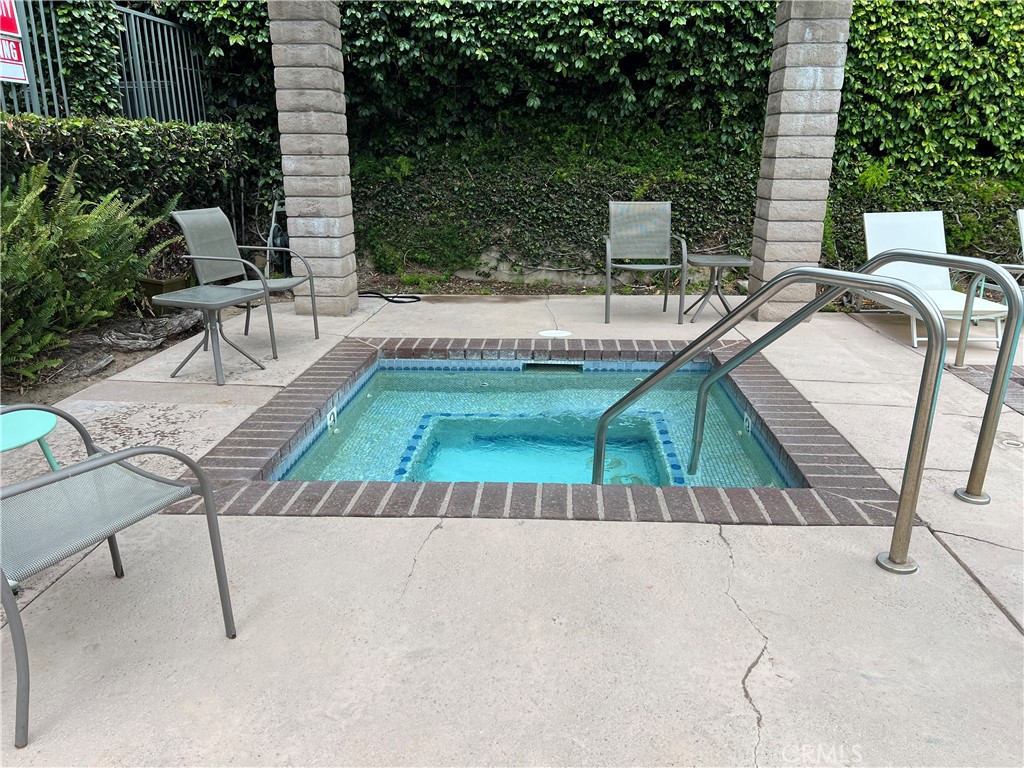 2112 Vanderbilt Lane D