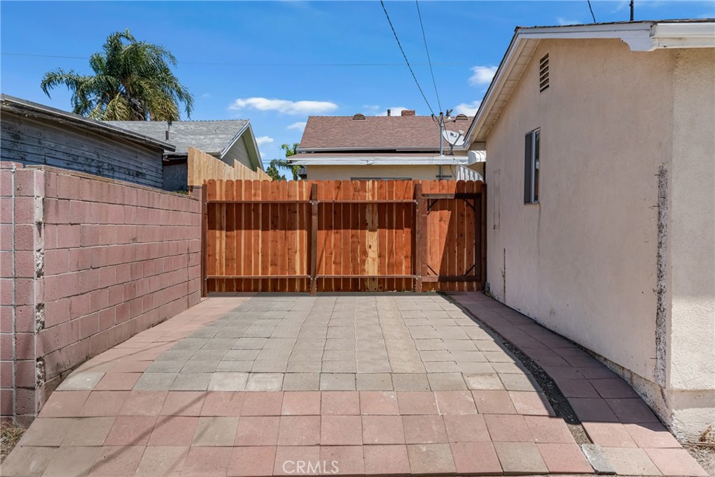 1269 W 1st Street