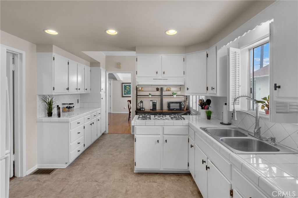 1269 W 1st Street