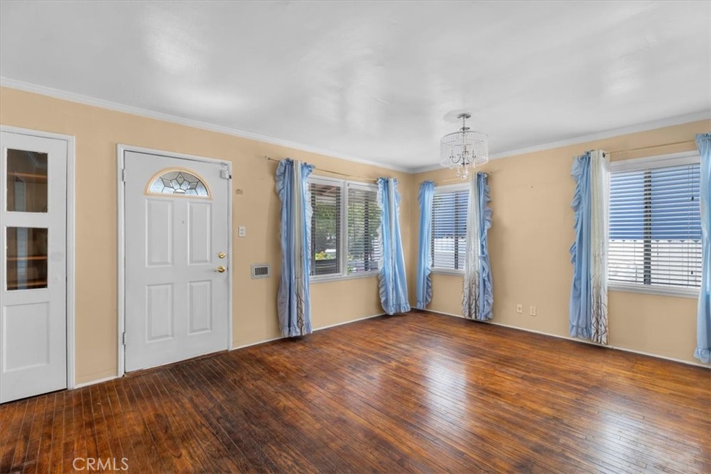 5943 Gardenia Avenue